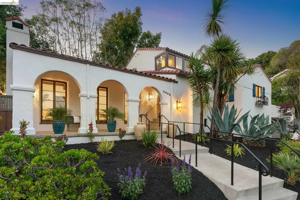 Oakland CA, 6000 Rockridge Boulevard
