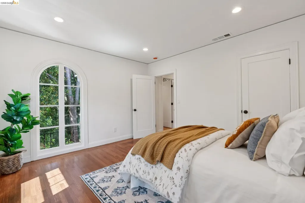 6000 Rockridge Boulevard Oakland CA 94618