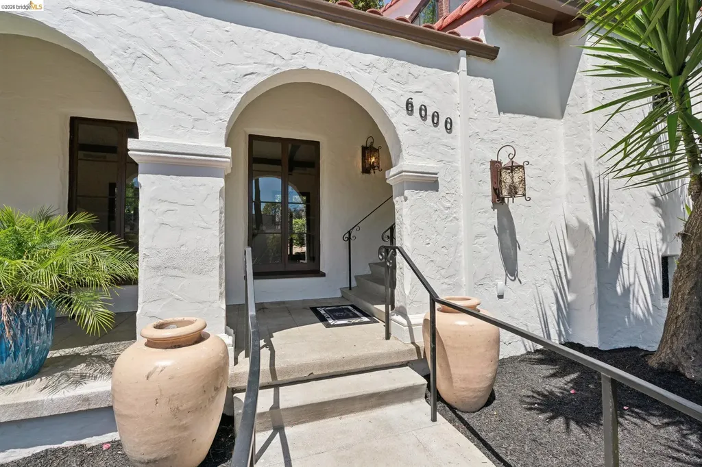 6000 Rockridge Boulevard Oakland CA 94618