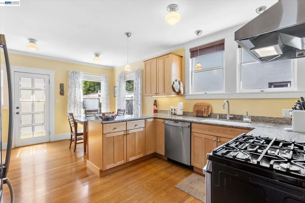 1610 Pacific Avenue Alameda CA 94501