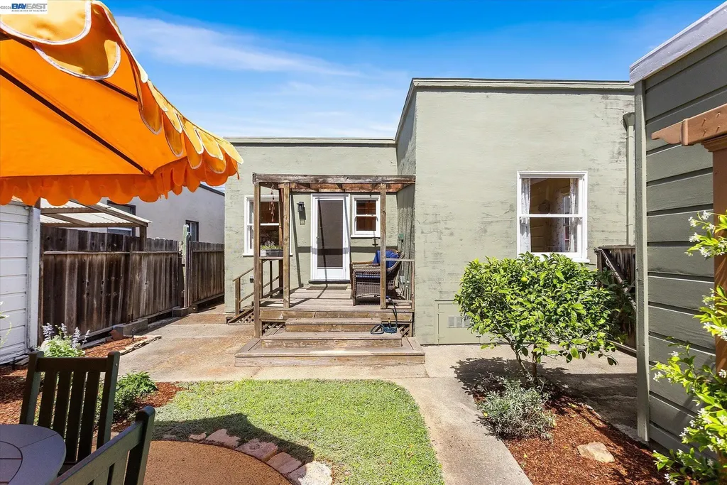 1610 Pacific Avenue Alameda CA 94501
