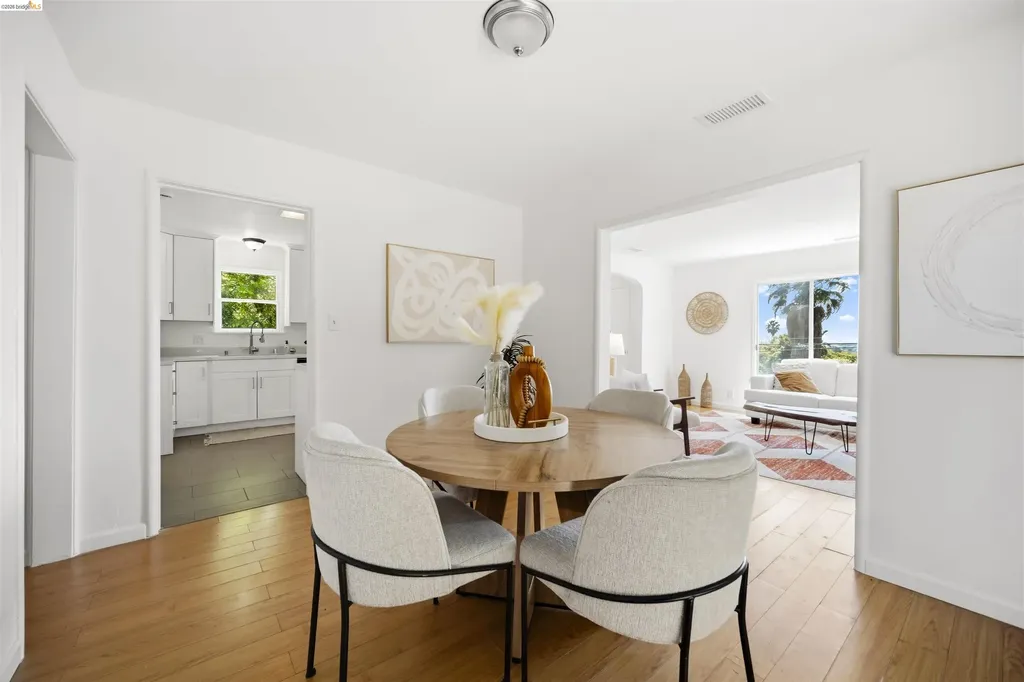 6914 Outlook Avenue Oakland CA 94605
