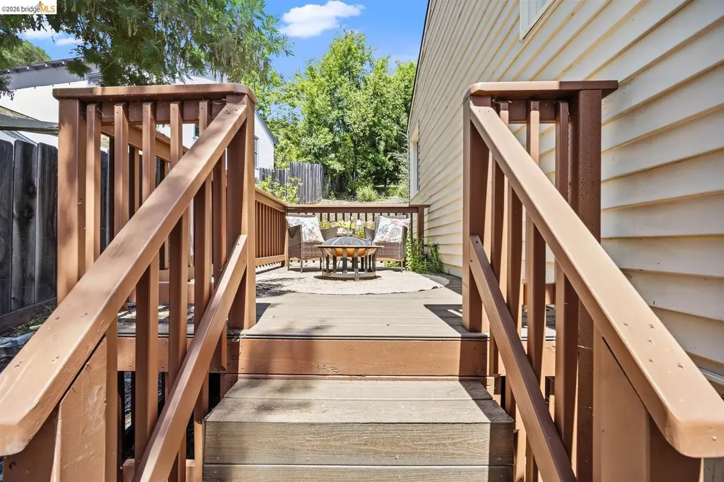 6914 Outlook Avenue Oakland CA 94605
