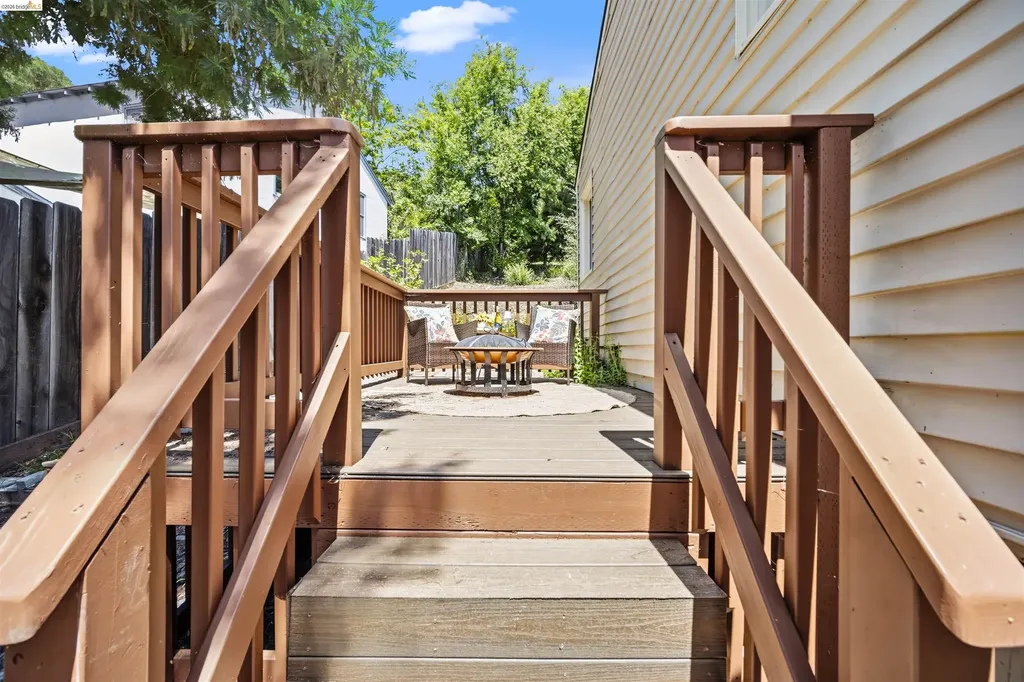 6914 Outlook Avenue Oakland CA 94605