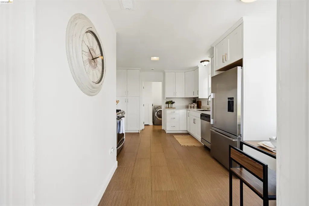 6914 Outlook Avenue Oakland CA 94605