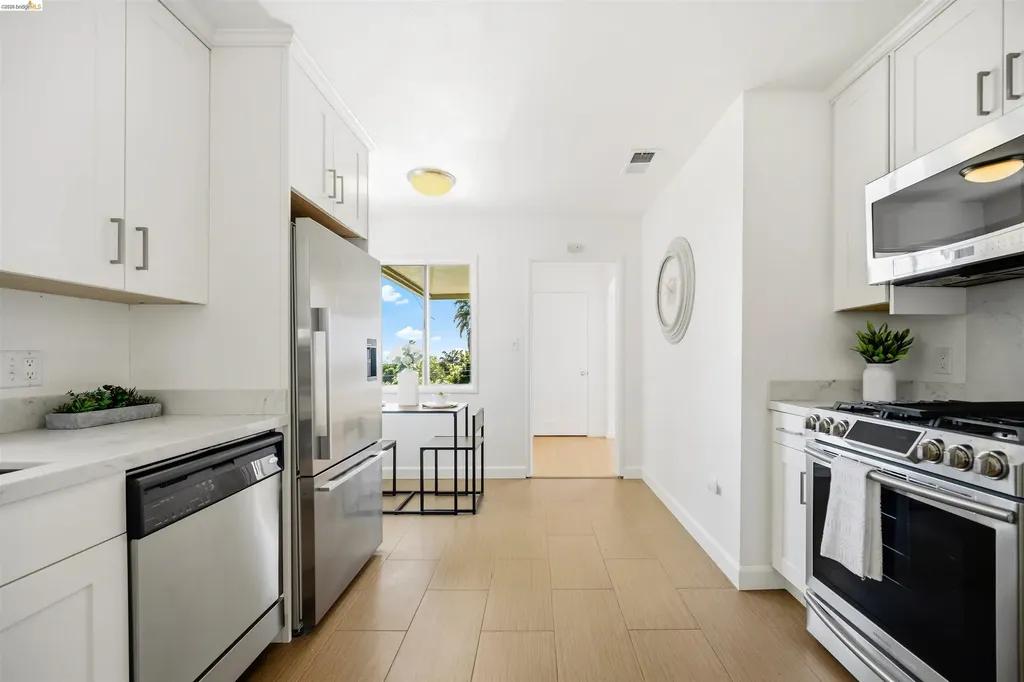 6914 Outlook Avenue Oakland CA 94605