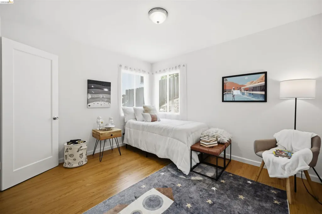 6914 Outlook Avenue Oakland CA 94605
