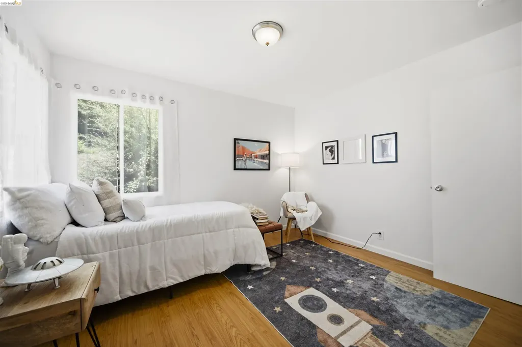 6914 Outlook Avenue Oakland CA 94605