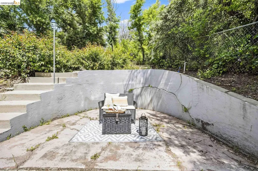 6914 Outlook Avenue Oakland CA 94605