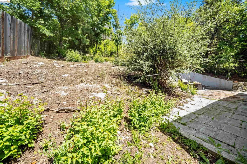 6914 Outlook Avenue Oakland CA 94605