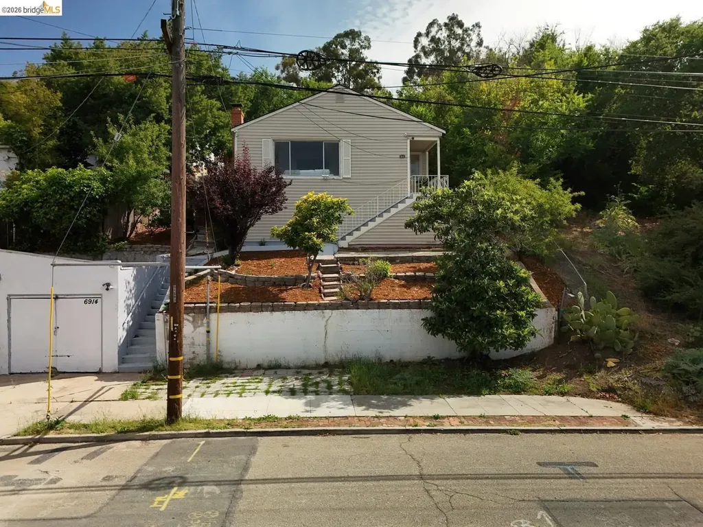 6914 Outlook Avenue Oakland CA 94605