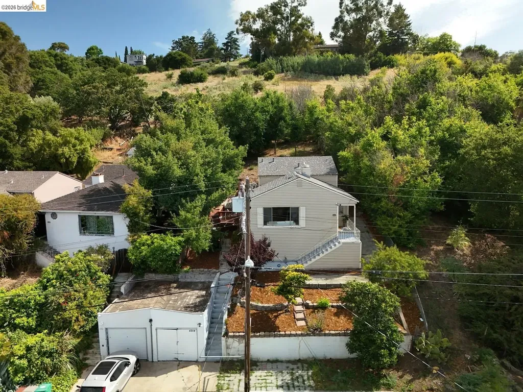 6914 Outlook Avenue Oakland CA 94605