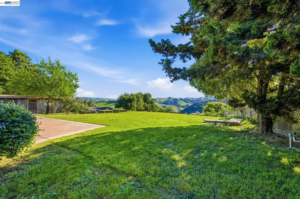 26446 Fairview Castro Valley CA 94542