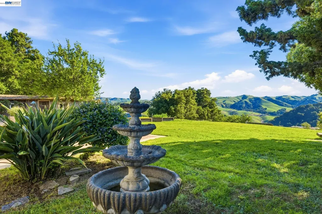 26446 Fairview Castro Valley CA 94542