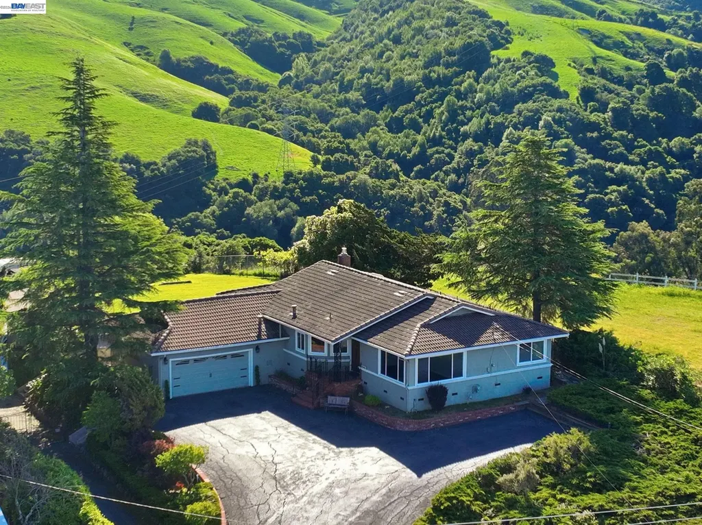 26446 Fairview Castro Valley CA 94542