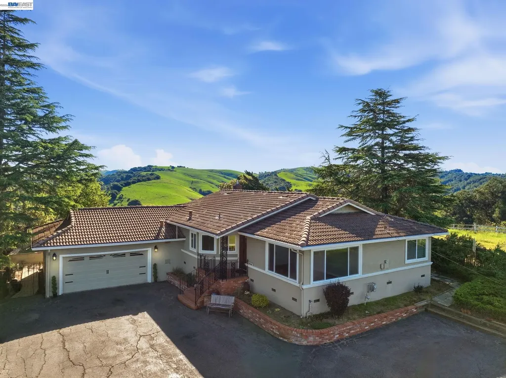 26446 Fairview Castro Valley CA 94542