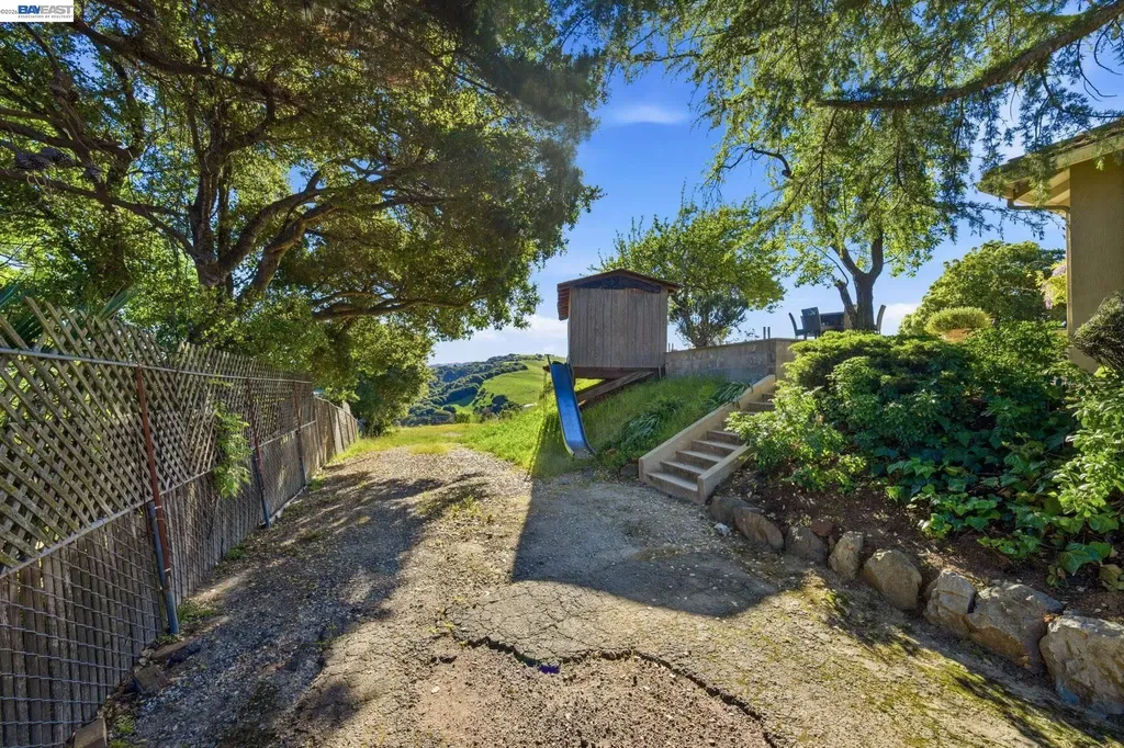 26446 Fairview Castro Valley CA 94542