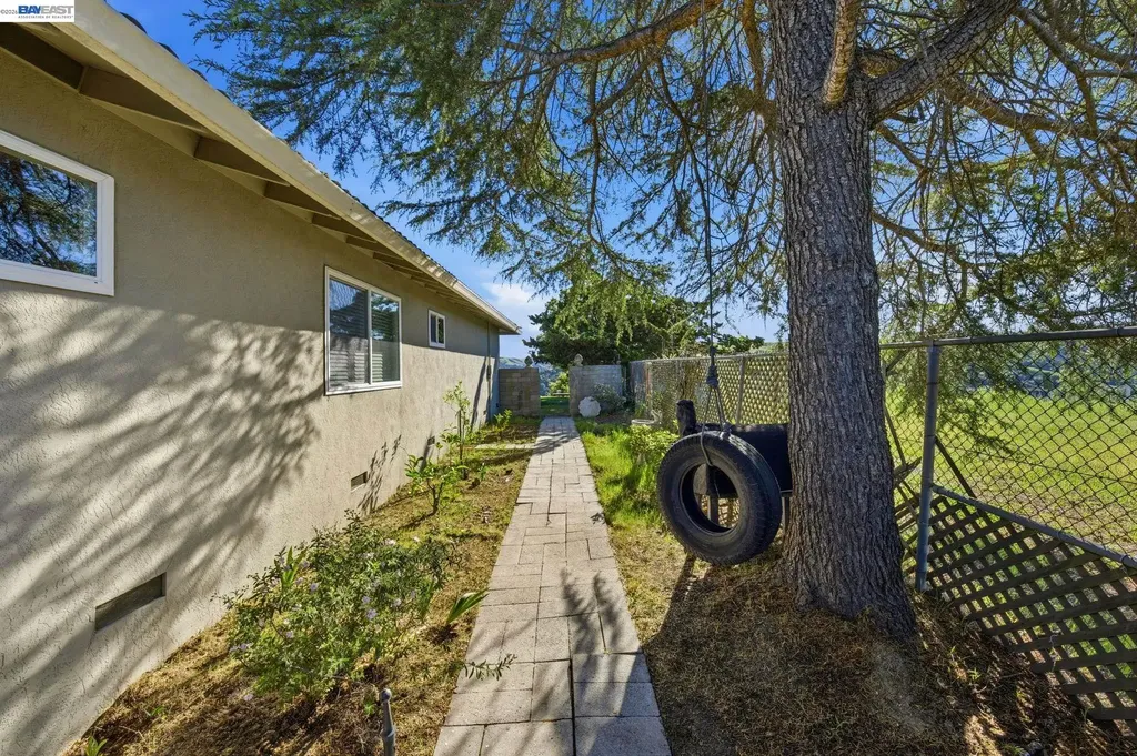 26446 Fairview Castro Valley CA 94542