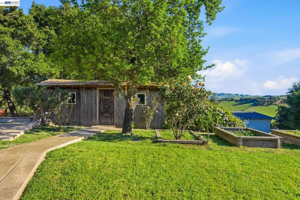 26446 Fairview Castro Valley CA 94542