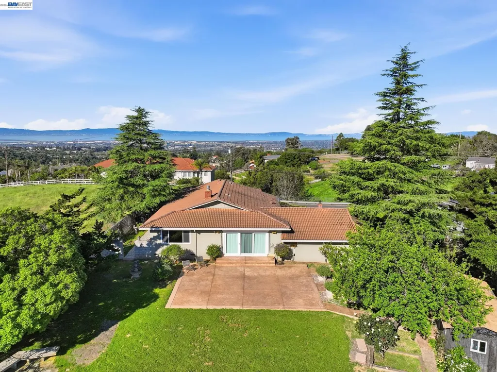 26446 Fairview Castro Valley CA 94542