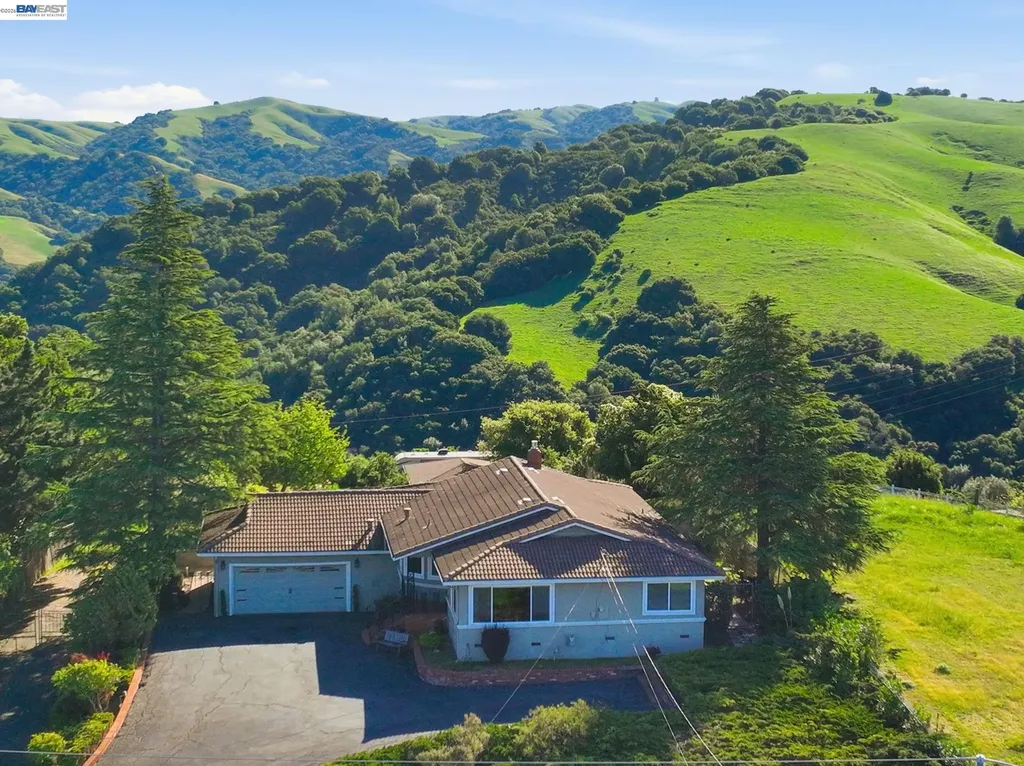 26446 Fairview Castro Valley CA 94542