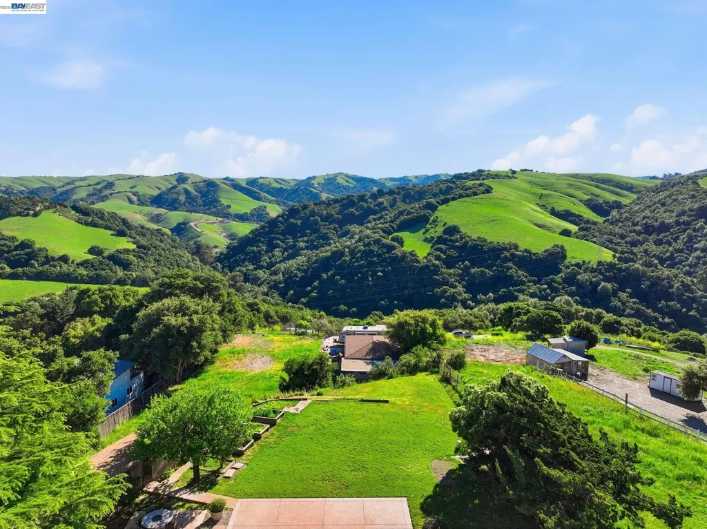 26446 Fairview Castro Valley CA 94542
