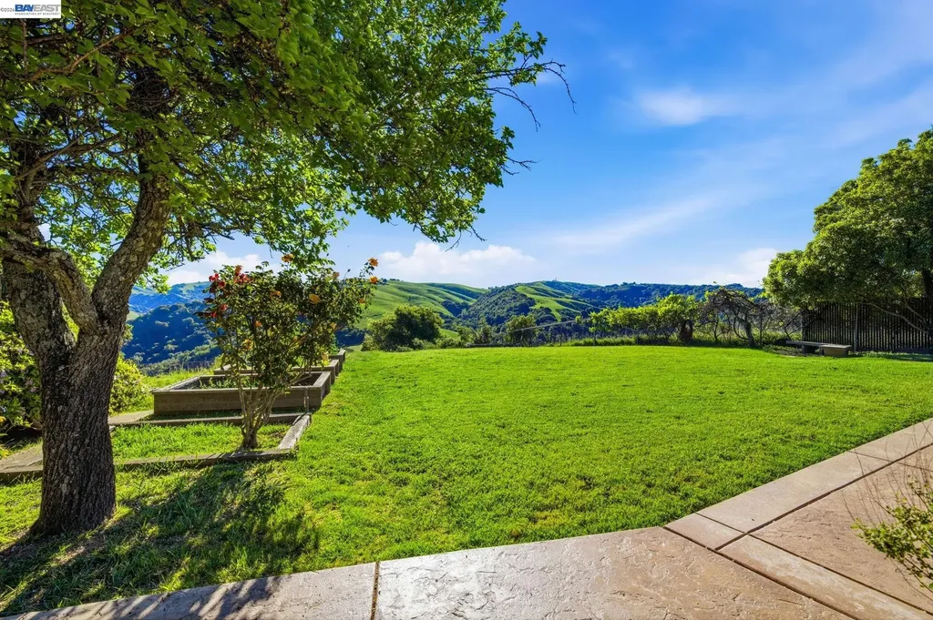 26446 Fairview Castro Valley CA 94542