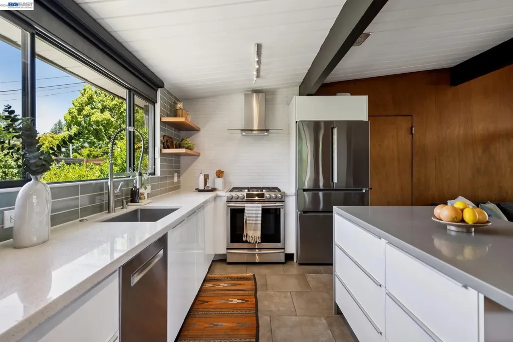 5768 Highwood Road Castro Valley CA 94552