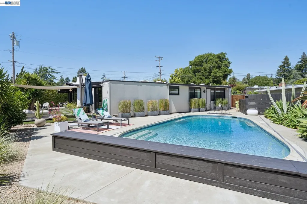 5768 Highwood Road Castro Valley CA 94552