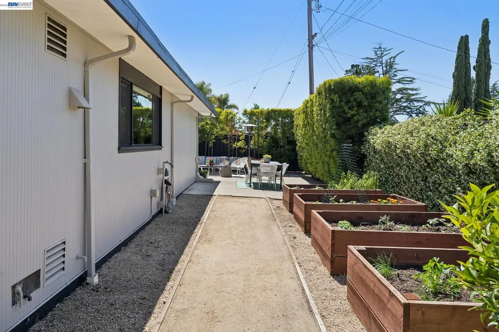 5768 Highwood Road Castro Valley CA 94552
