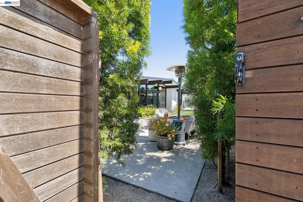 5768 Highwood Road Castro Valley CA 94552