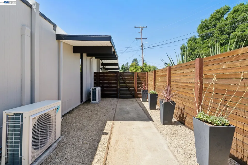 5768 Highwood Road Castro Valley CA 94552