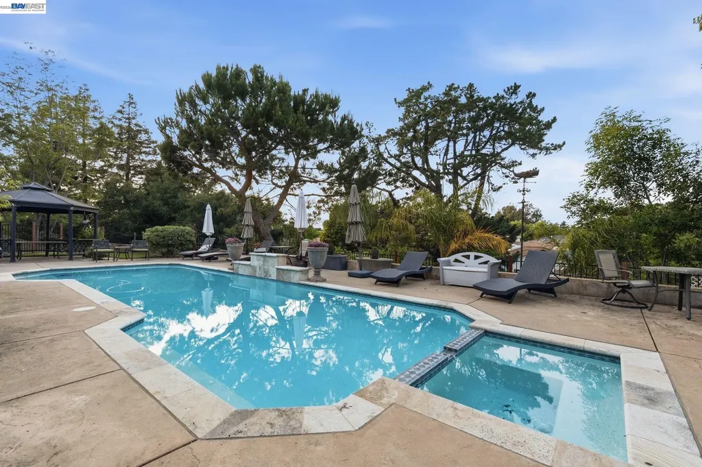 24439 Gina Court Hayward CA 94541