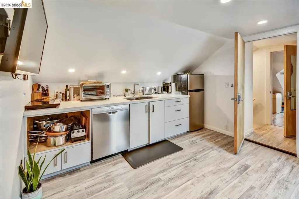 832 7th Avenue Oakland CA 94606