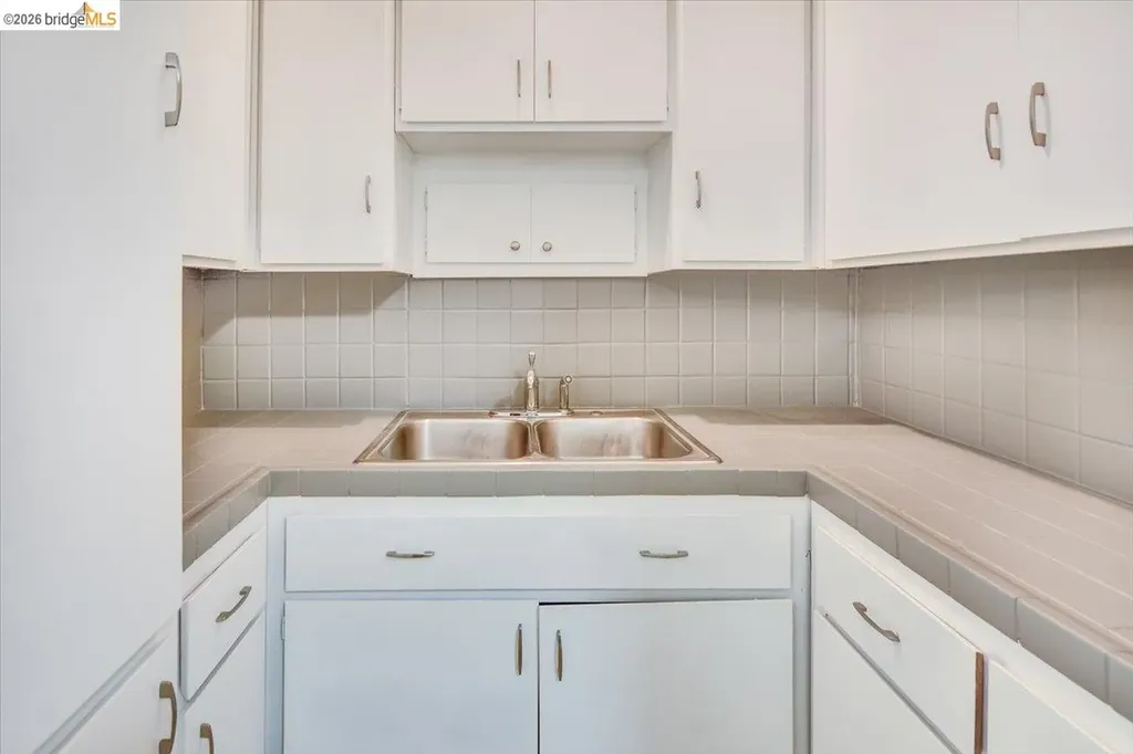 832 7th Avenue Oakland CA 94606