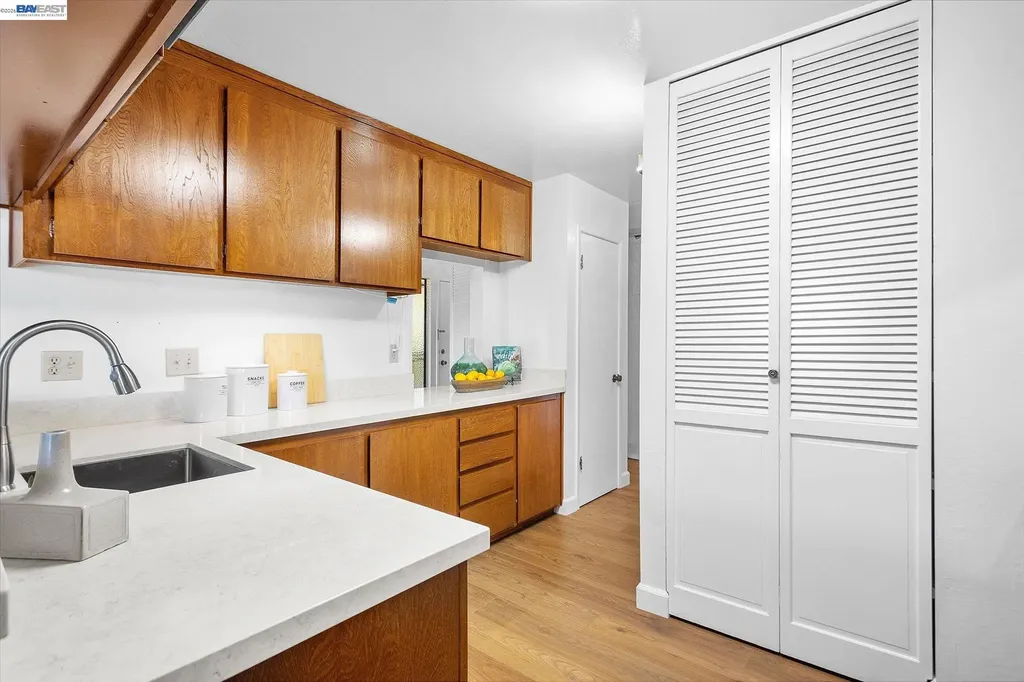 19100 Crest Avenue Castro Valley CA 94546