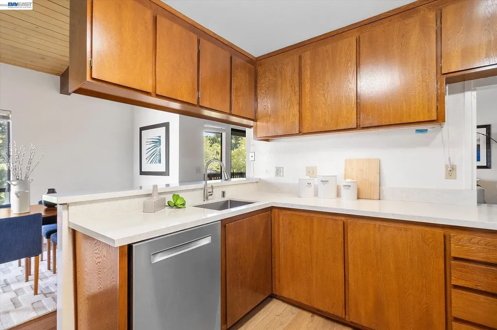 19100 Crest Avenue Castro Valley CA 94546