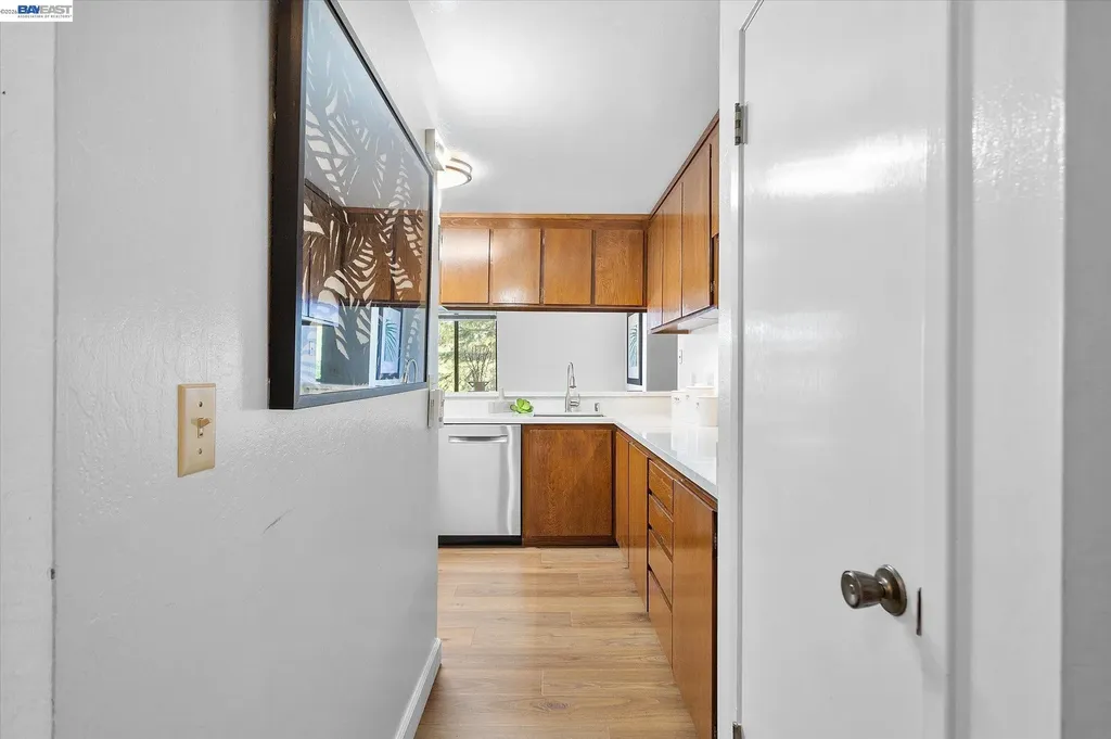 19100 Crest Avenue Castro Valley CA 94546