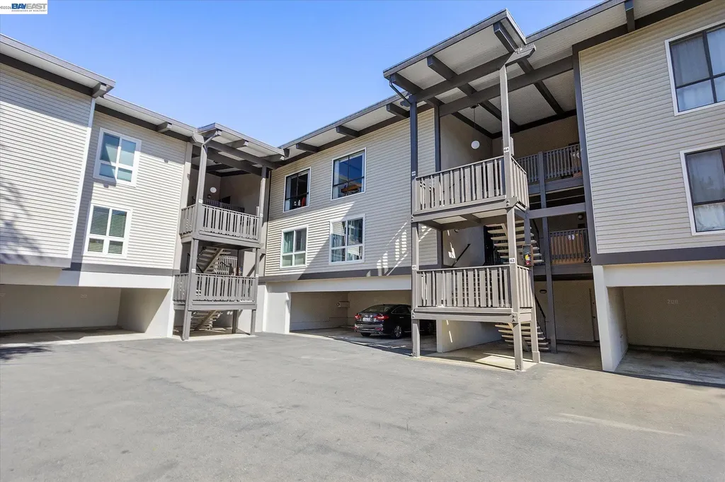 19100 Crest Avenue Castro Valley CA 94546