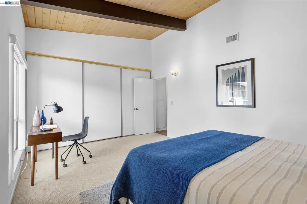 19100 Crest Avenue Castro Valley CA 94546