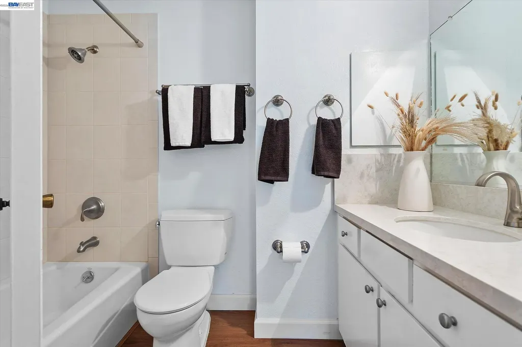19100 Crest Avenue Castro Valley CA 94546