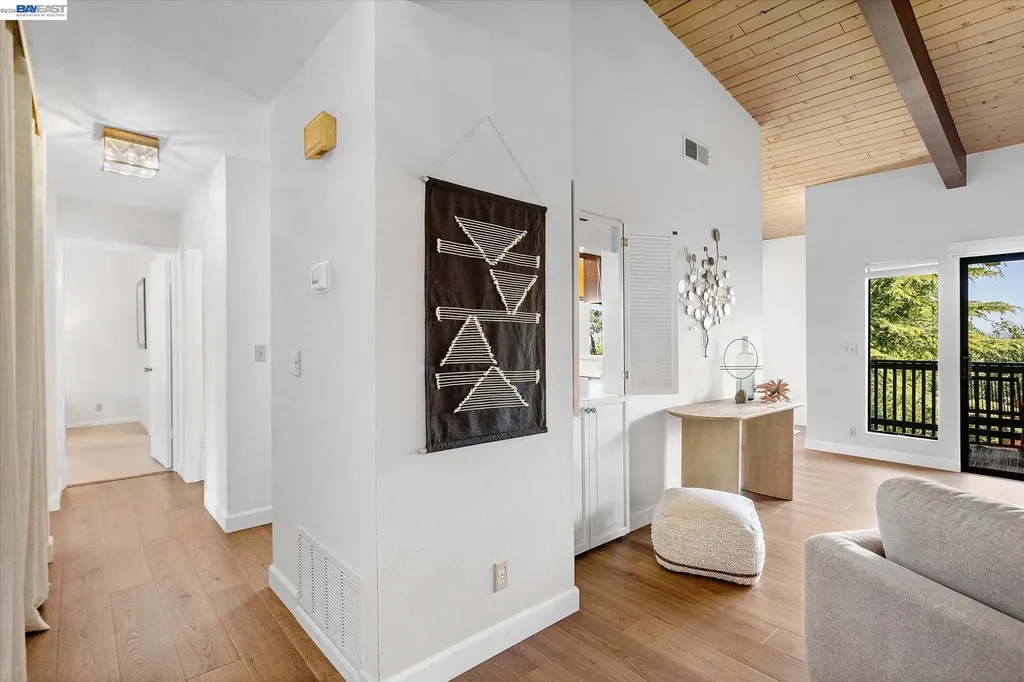 19100 Crest Avenue Castro Valley CA 94546