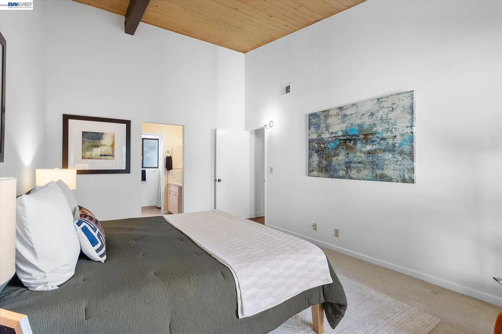 19100 Crest Avenue Castro Valley CA 94546