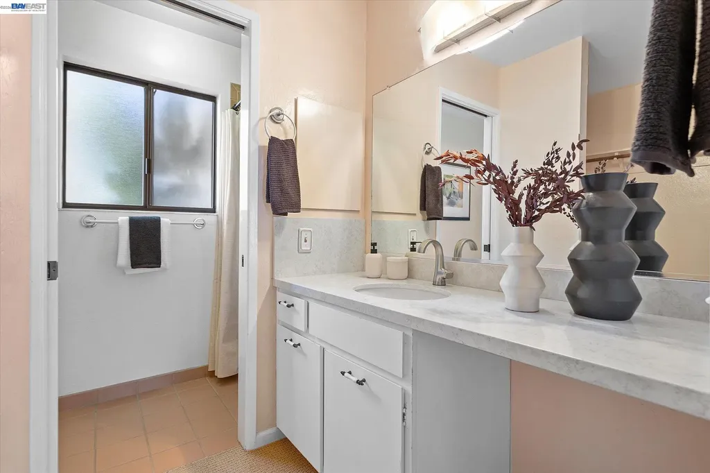 19100 Crest Avenue Castro Valley CA 94546