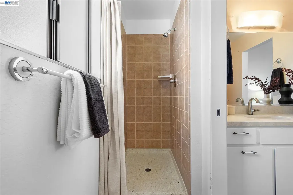 19100 Crest Avenue Castro Valley CA 94546