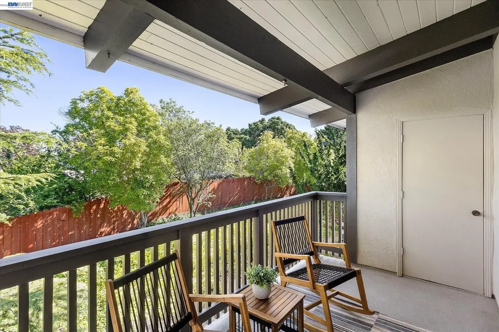 19100 Crest Avenue Castro Valley CA 94546