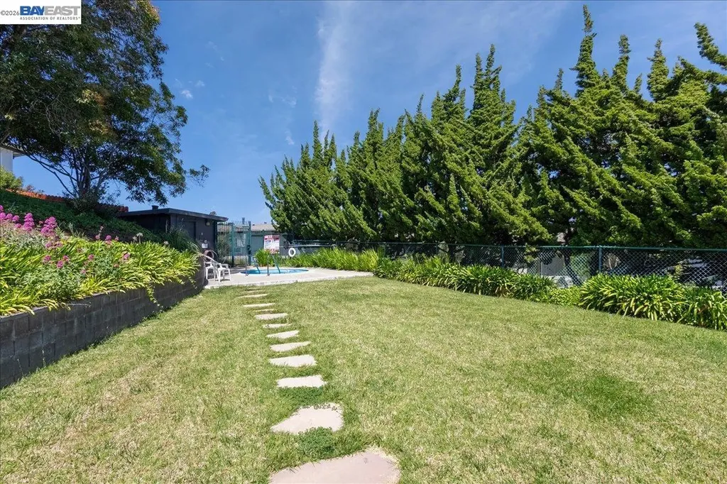 19100 Crest Avenue Castro Valley CA 94546