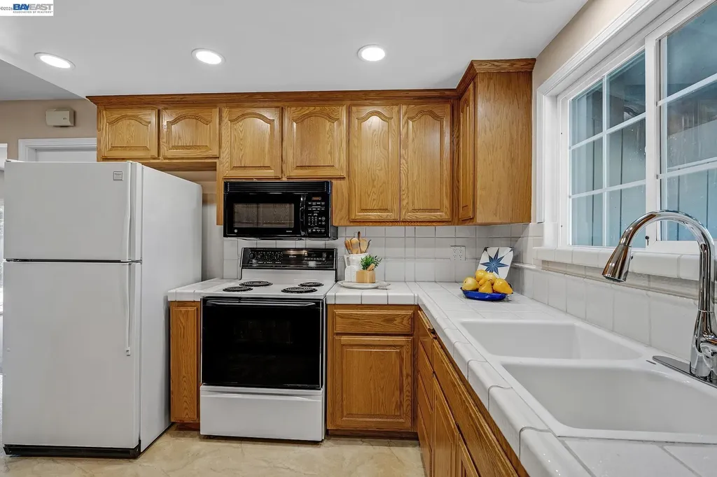 34199 Cartwright Place Fremont CA 94555