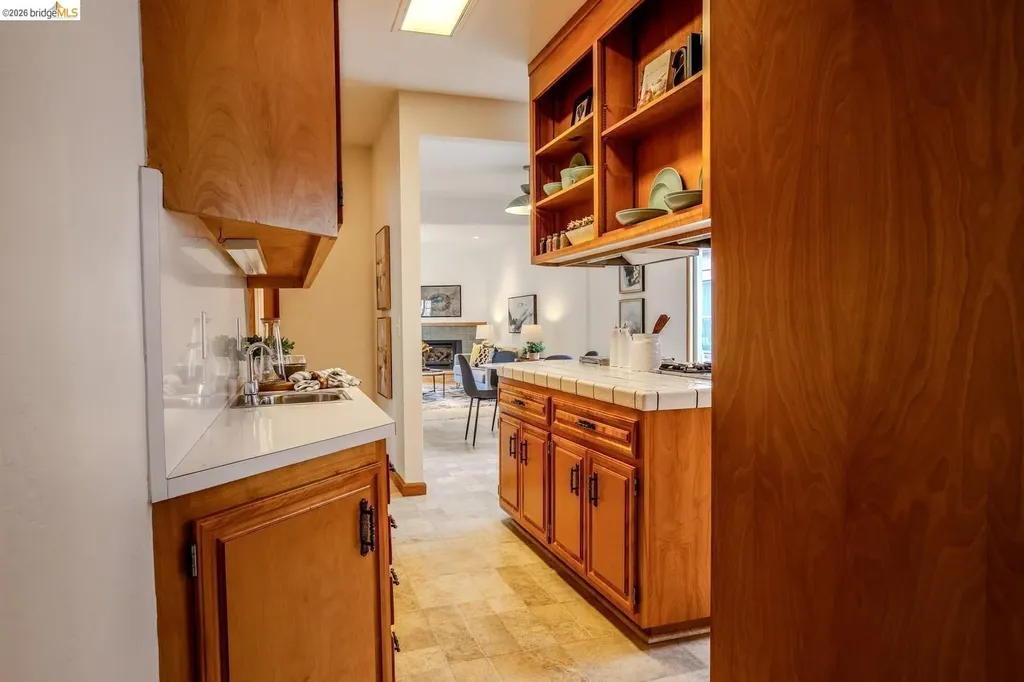 6406 Mystic Oakland CA 94618