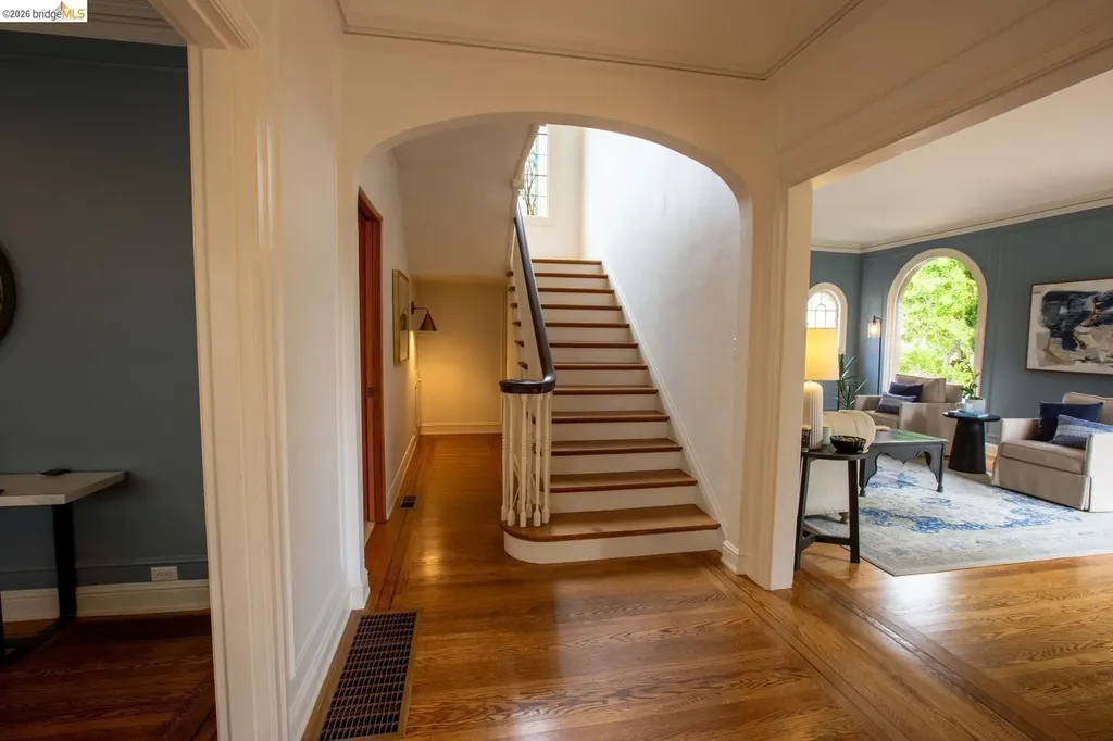 6406 Mystic Oakland CA 94618